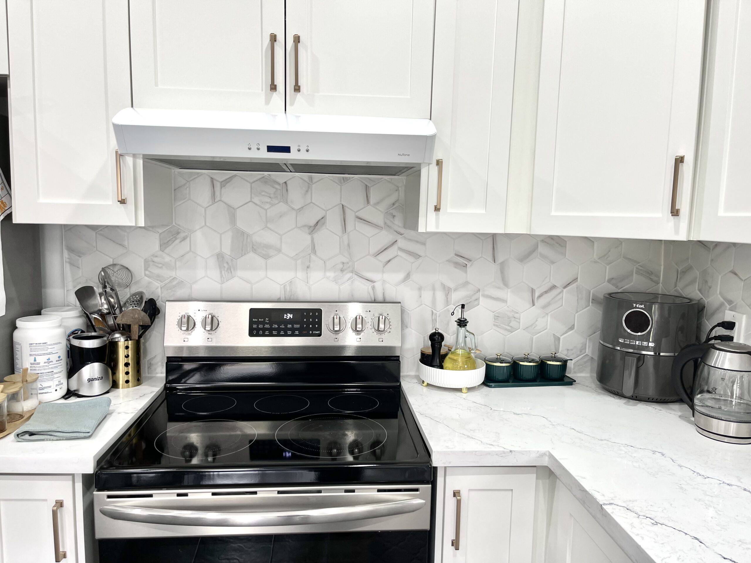 White kitchen with cleaned stove