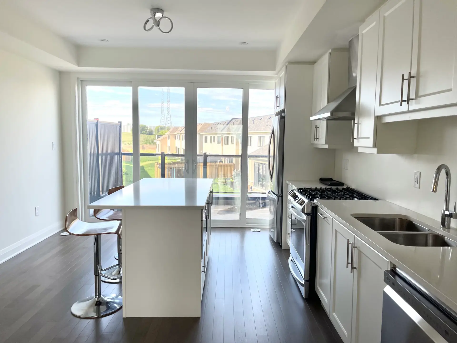 Modern clean kitchen with patio door by ServiceCabareda