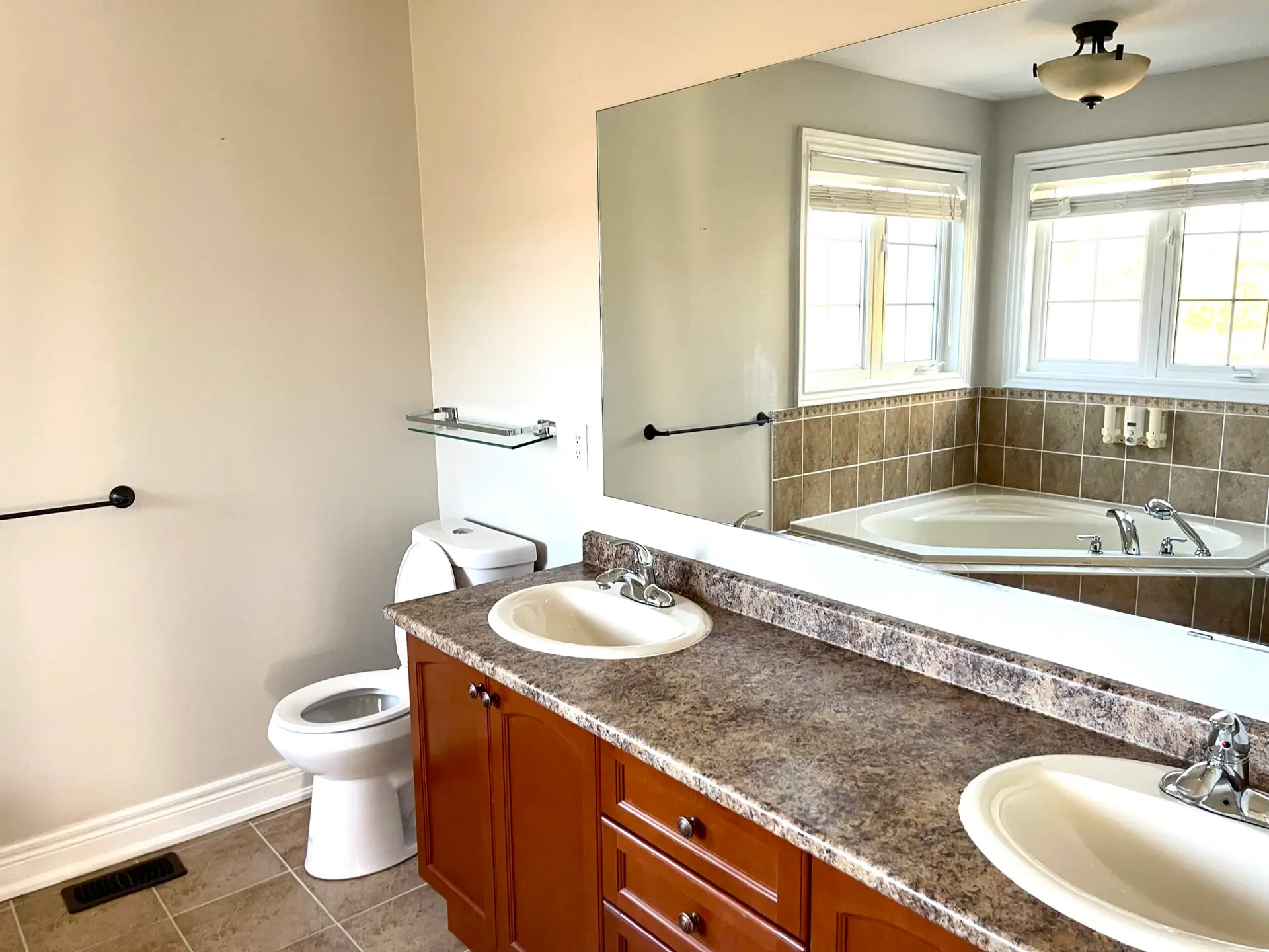 Bathroom cleaned By ServiceCabareda with toilet and sink